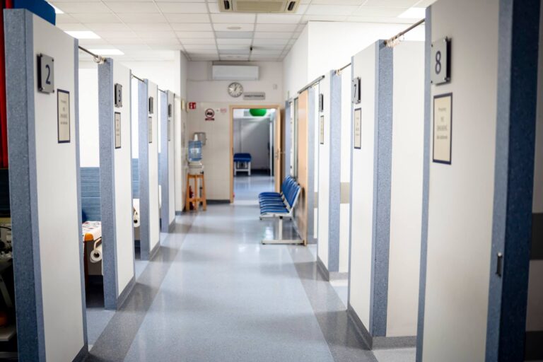 O nas - Medicamed wejścia do gabinetów w przychodni